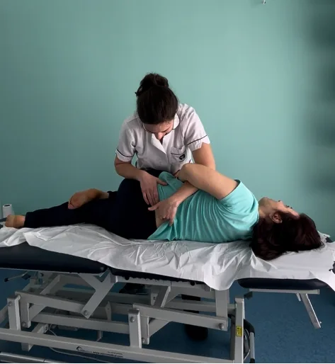 Terapia manual numa marquesa